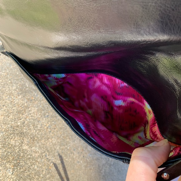 EUC Black Nine West Fold over, expanding clutch - Picture 5 of 8